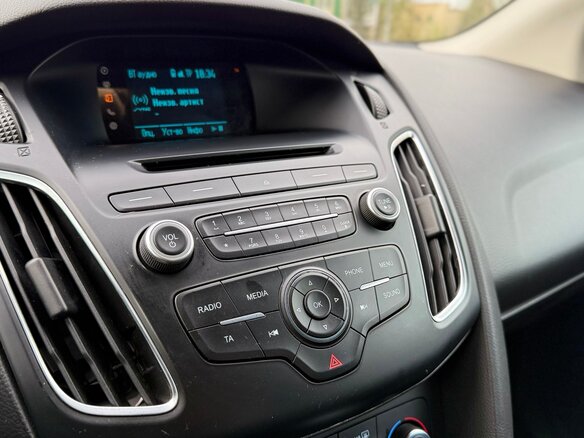 2015 Ford Focus III Рестайлинг, белый - вид 27