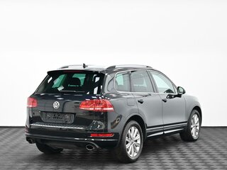 2014 Volkswagen Touareg II, чёрный, 2245000 рублей, вид 2