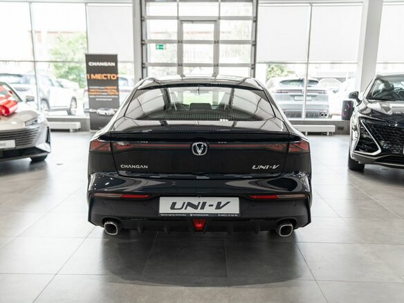 2024 Changan UNI-V I, чёрный, 2600000 рублей - вид 5