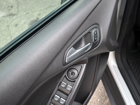 2015 Ford Focus III Рестайлинг, серебристый, 790000 рублей - вид 9