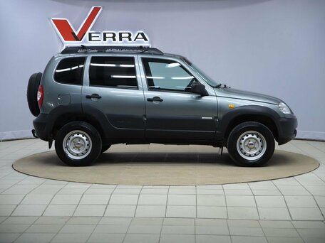 2017 Chevrolet Niva I Рестайлинг, серый, 590000 рублей, вид 4