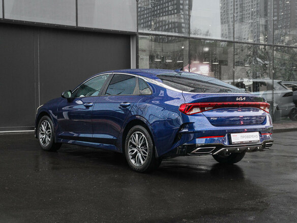 2022 Kia K5 III, синий, 2750000 рублей - вид 5