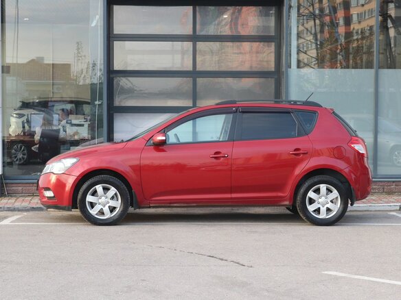2010 Kia Ceed I Рестайлинг, красный, 640000 рублей - вид 1