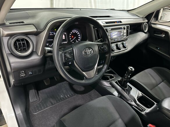 2015 Toyota RAV4 IV (XA40) Рестайлинг, белый, 1780000 рублей - вид 17