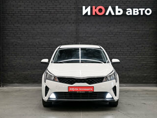 2021 Kia Rio IV Рестайлинг, белый, 1300000 рублей, вид 2