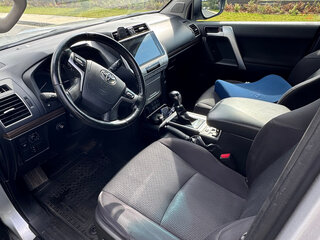 2019 Toyota Land Cruiser Prado 150 Series Рестайлинг 2, серебристый, 4500000 рублей, вид 5