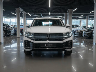2026 Volkswagen Touareg III Рестайлинг, белый, 11750000 рублей, вид 3