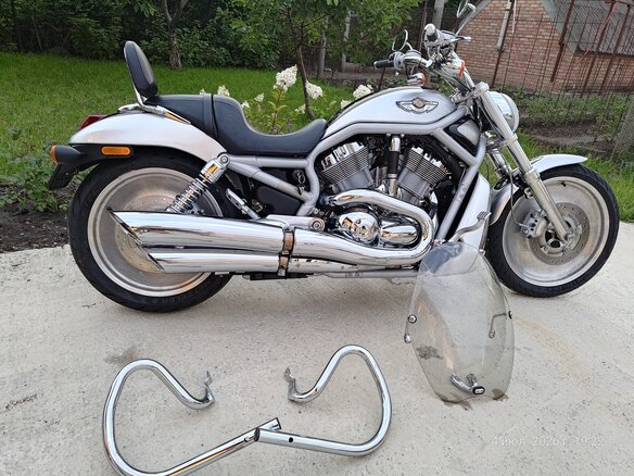 2004 Harley-Davidson V-Rod, серебристый, 999000 рублей
