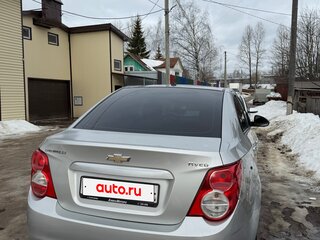 2013 Chevrolet Aveo II, серебристый, 600000 рублей, вид 4
