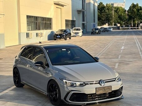 2023 Volkswagen Golf VIII, серый, 1950000 рублей, вид 1