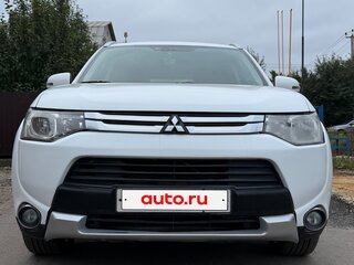 2014 Mitsubishi Outlander III Рестайлинг, белый, 1200000 рублей, вид 2