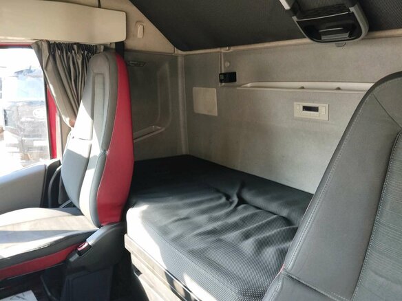 2016 Volvo FH, красный, 5741000 рублей - вид 10