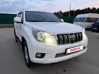 2013 Toyota Land Cruiser Prado 5-speed 150 Series Рестайлинг 1, белый, 2700000 рублей, вид 2