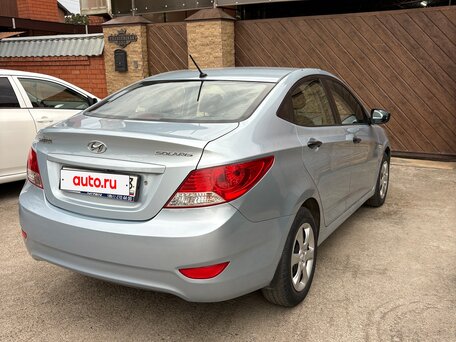 2013 Hyundai Solaris I, серый, 655000 рублей, вид 3