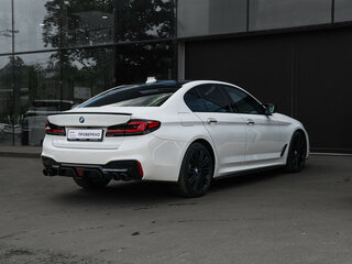 2017 BMW 5 серии 530d xDrive VII (G30/G31/G38), белый, 3990000 рублей, вид 4