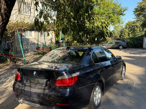 2004 BMW 5 серии 530i V (E60/E61), синий - вид 1
