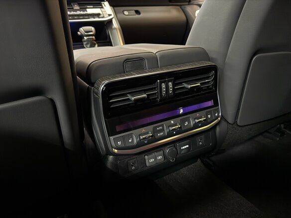 2026 Toyota Land Cruiser 300 Series, чёрный - вид 16