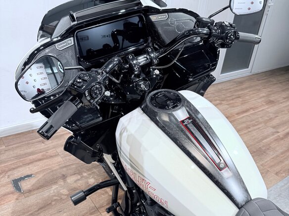 2024 Harley-Davidson CVO Road Glide ST, белый, 4799000 рублей - вид 18