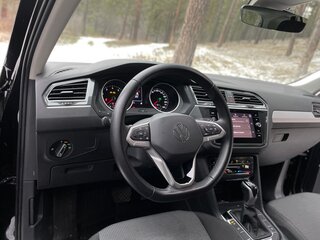 2021 Volkswagen Tiguan II Рестайлинг, чёрный, 3500000 рублей, вид 4