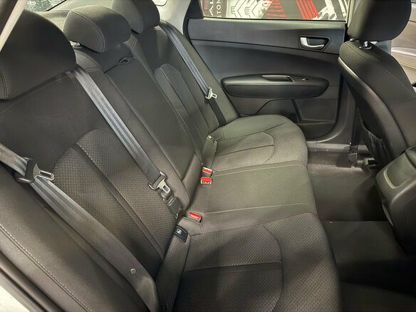 2019 Kia Optima IV Рестайлинг, белый, 1810000 рублей - вид 13