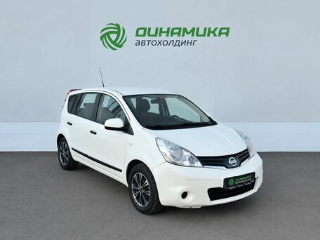 2013 Nissan Note I Рестайлинг, белый, 588000 рублей, вид 3
