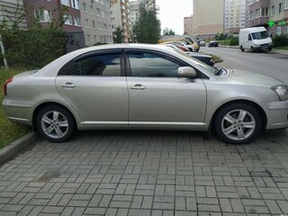 2007 Toyota Avensis II Рестайлинг, серебристый, 755500 рублей, вид 3