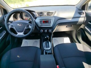 2017 Kia Rio III Рестайлинг, серебристый, 1066000 рублей, вид 5
