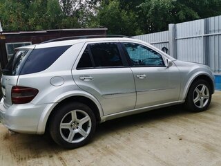 2005 Mercedes-Benz M-Класс 500 II (W164), серый, 1100000 рублей, вид 1