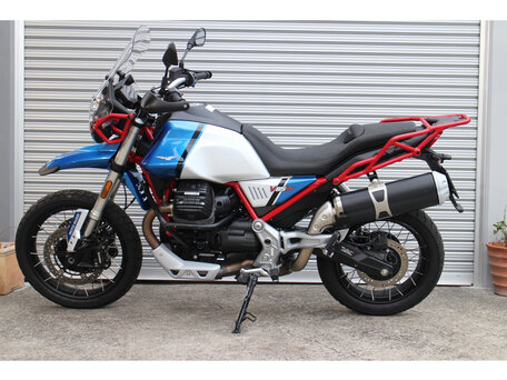 2024 Moto Guzzi V85 TT, синий, 900000 рублей, вид 2