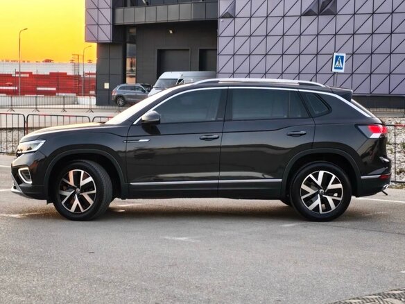 2023 Volkswagen Tayron I Рестайлинг, чёрный, 2500000 рублей - вид 4