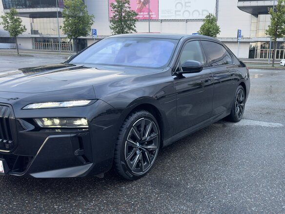 2022 BMW 7 серии 740d xDrive VII (G70), чёрный, 10300000 рублей - вид 6