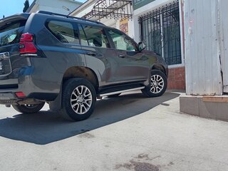 2019 Toyota Land Cruiser Prado 150 Series Рестайлинг 2, серый, 4950000 рублей, вид 5