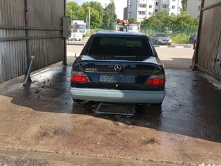 1992 Mercedes-Benz E-Класс 320 I (W124), чёрный, 2700000 рублей, вид 4