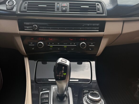 2015 BMW 5 серии 520i VI (F10/F11/F07) Рестайлинг, чёрный, 1999000 рублей - вид 17