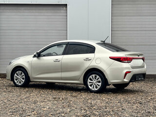 2019 Kia Rio IV, бежевый, 1500000 рублей, вид 3