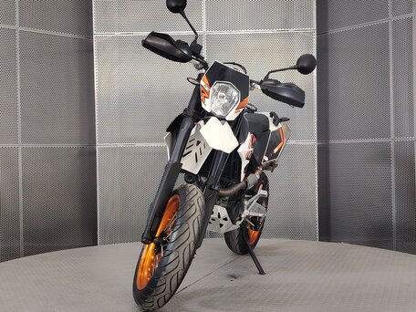 2015 KTM 690 SMC, белый, 627000 рублей, вид 3