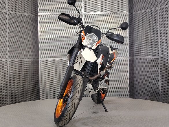 2015 KTM 690 SMC, белый, 627000 рублей - вид 2