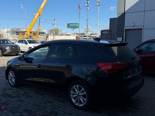2017 Kia Ceed II Рестайлинг, белый, 899000 рублей, вид 4