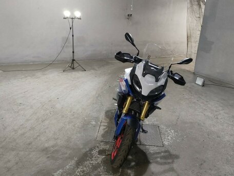 2025 BMW F 900 XR, белый, 1277000 рублей, вид 3