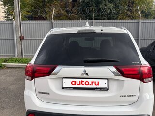 2018 Mitsubishi Outlander III Рестайлинг 2, белый, 1950000 рублей, вид 3