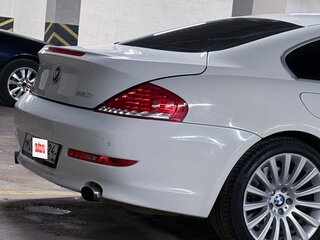 2008 BMW 6 серии 650i II (E63/E64) Рестайлинг, белый, 1650000 рублей, вид 4
