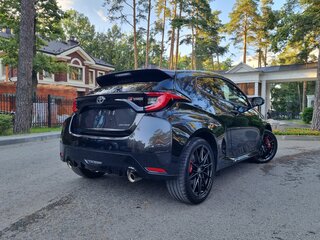 2023 Toyota Yaris IV, чёрный, 4250000 рублей, вид 2
