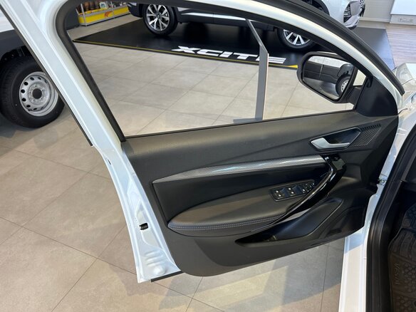 2026 Lada (ВАЗ) Vesta SW I Рестайлинг (NG), белый - вид 6
