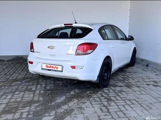 2012 Chevrolet Cruze I, белый, 825000 рублей, вид 3