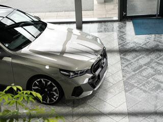 2025 BMW 5 серии 520d xDrive VIII (G60/G61/G68), серый, 9500000 рублей, вид 5
