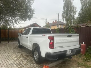 2022 Chevrolet Silverado Crew Cab IV (T1XX) Рестайлинг, белый, 5800000 рублей, вид 5