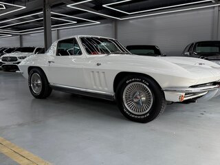 1966 Chevrolet Corvette C2, белый, 13500000 рублей, вид 2