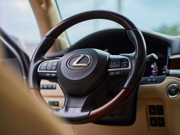 2018 Lexus LX 570 III Рестайлинг 2, серый, 8000000 рублей - вид 9