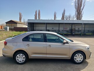 2021 Volkswagen Polo VI, коричневый, 1550000 рублей, вид 2
