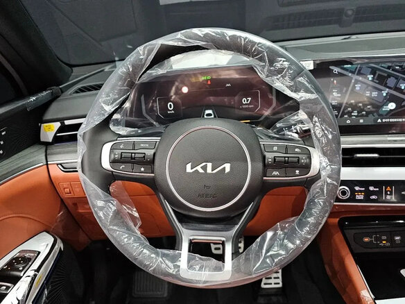 2026 Kia K5 III Рестайлинг, белый - вид 15